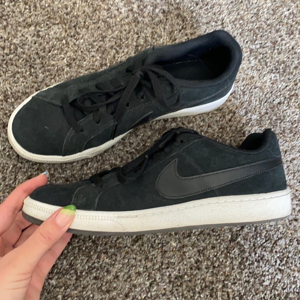 black nikes